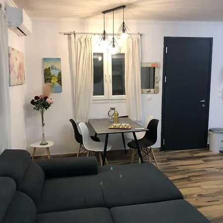 Apartment Little House On The Prairie-μικρο σπιτι στο λιβαδι!